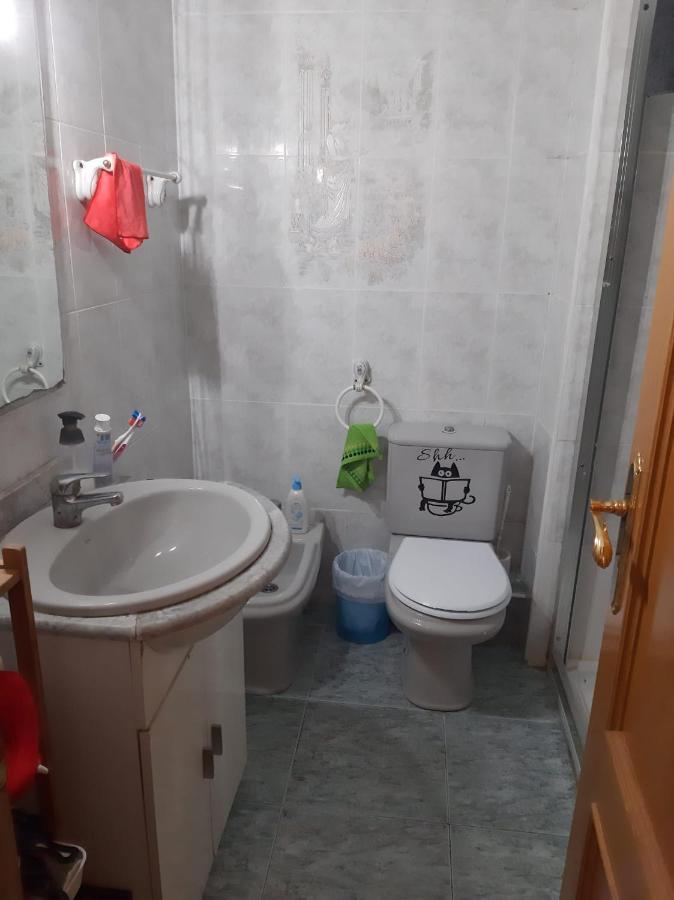 Habitacion Pequena En Piso Compartido Con 2 Adultos Valencia Kültér fotó